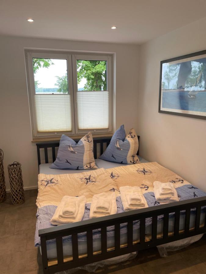 Ferienwohnung Nora Mit Blick Auf Den Ribnitzer See Exterior foto